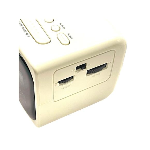 Sony Dream Machine Clock Radio Alarm AM/FM Cube Model ICF-C121 Red LED Tested - Picture 3 of 5